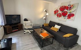 Appartement Intra-Muros Bien Situe Et Agreable A Proximite Des Theatres